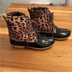 Women's Nature Breeze Cheetah Boots 
Size 6.5